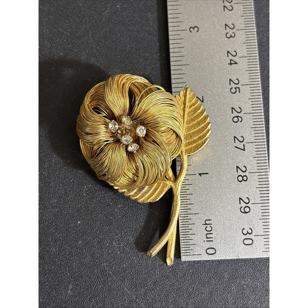 Gold Tone Wire-Work Flower Pin with Rhinestones, c1960s 1.5" X 2" PB5 - Picture 4 of 4